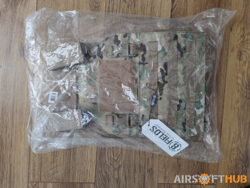 8 Fields plate carrier new - Used airsoft equipment