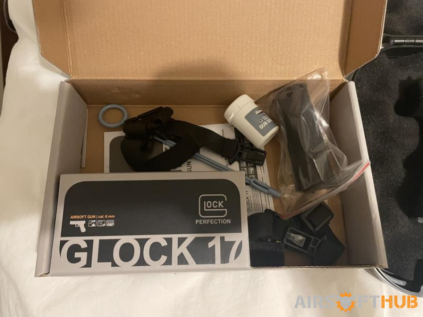 Glock 17 and bits and bobs - Used airsoft equipment