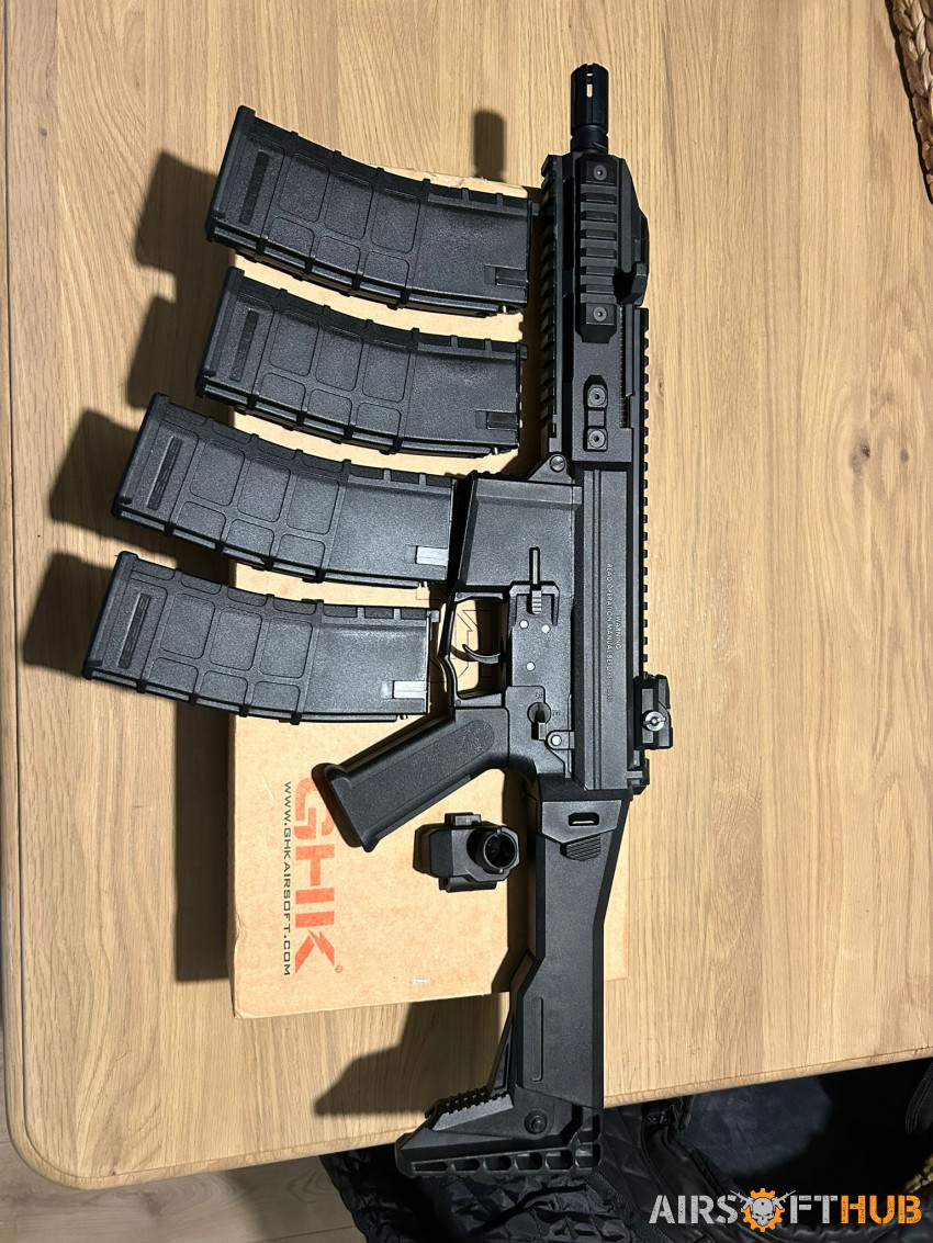 GHK G5 BLK GBB WTH 4X MAGS - Used airsoft equipment
