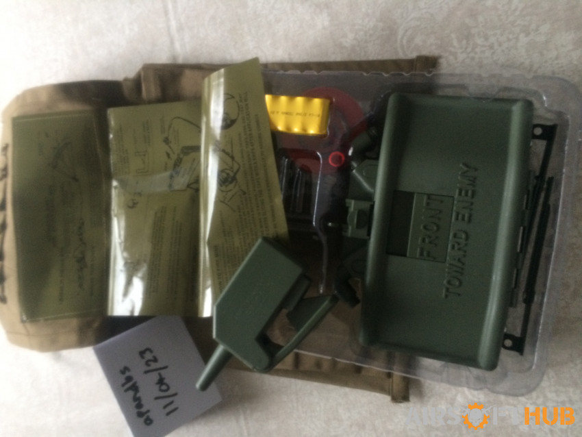 £110 Claymore mine and satchel - Used airsoft equipment