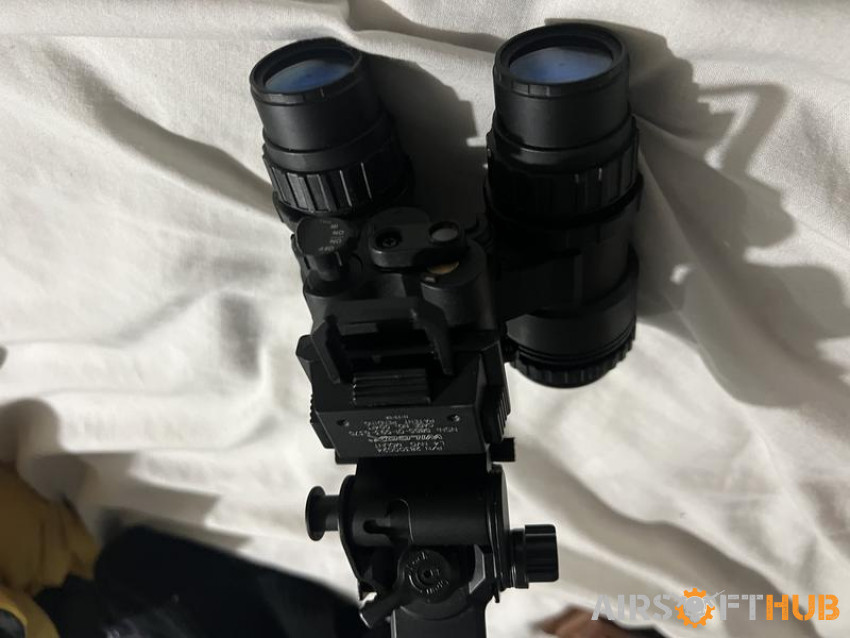 Night vision goggles pvs - Used airsoft equipment