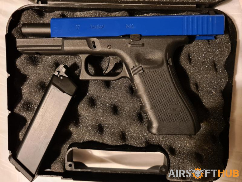 WE G17 gen 4 two tone blue - Used airsoft equipment