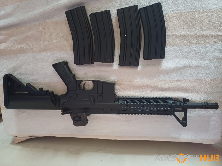 Nuprol M4 + 4 mags + battery - Used airsoft equipment