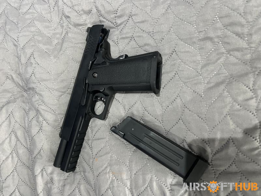 Gbb hicapa pistol with 2 mags - Used airsoft equipment