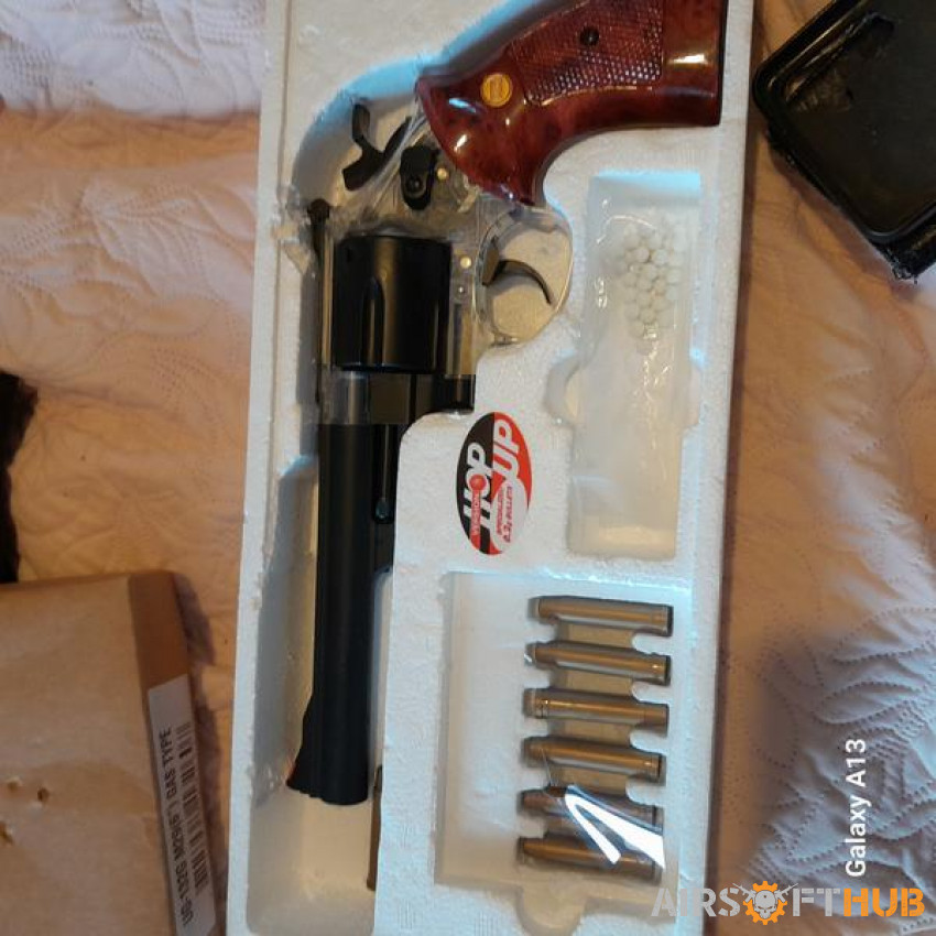 1 gas revolver 2 spring pistol - Used airsoft equipment