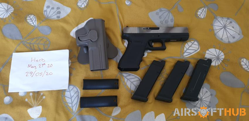 WE G17 Bundle - Used airsoft equipment