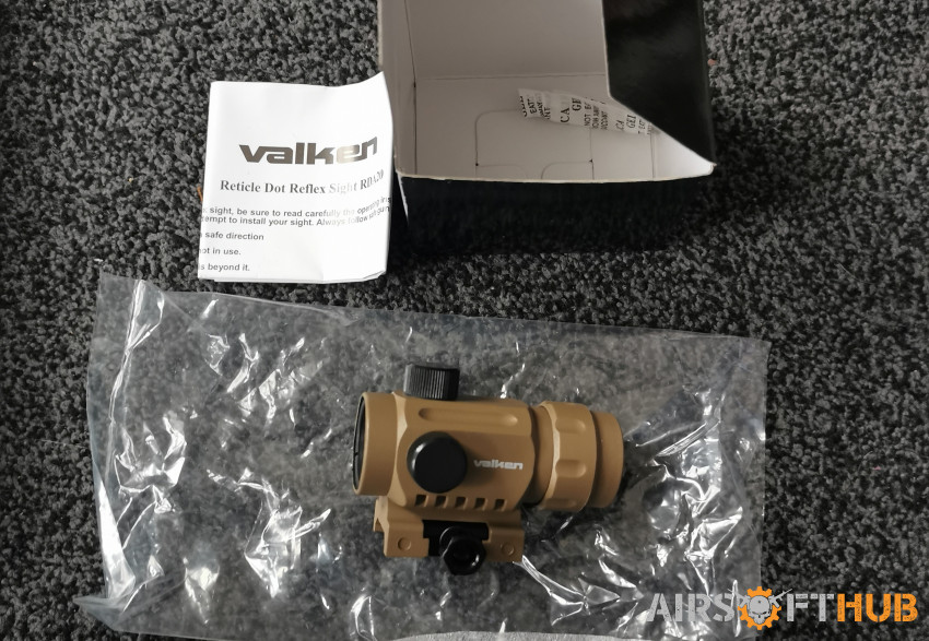 Red dot sight in tan by Valken - Used airsoft equipment