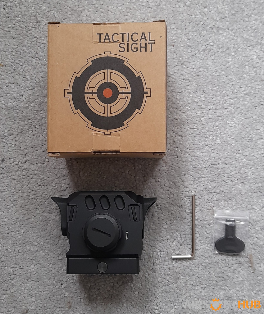 TACTICAL RED DOT SIGHT - Used airsoft equipment