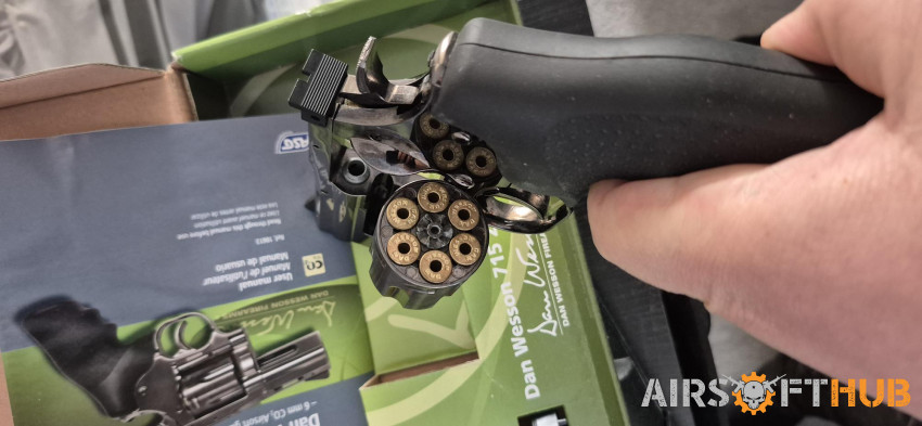 Dan Wesson 715 2.5" Revolver - Used airsoft equipment