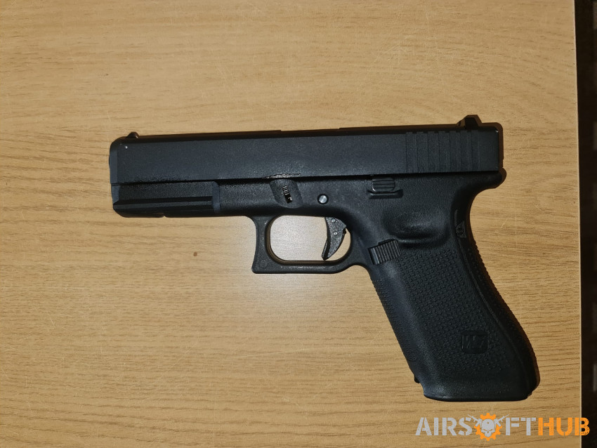 WE glock 17 gbb with extras - Used airsoft equipment
