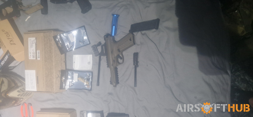 Tan aap01 with spares - Used airsoft equipment