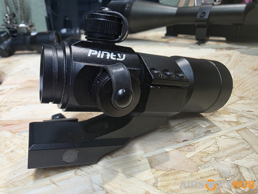 Pinty Green/Red Dot Sight - Used airsoft equipment