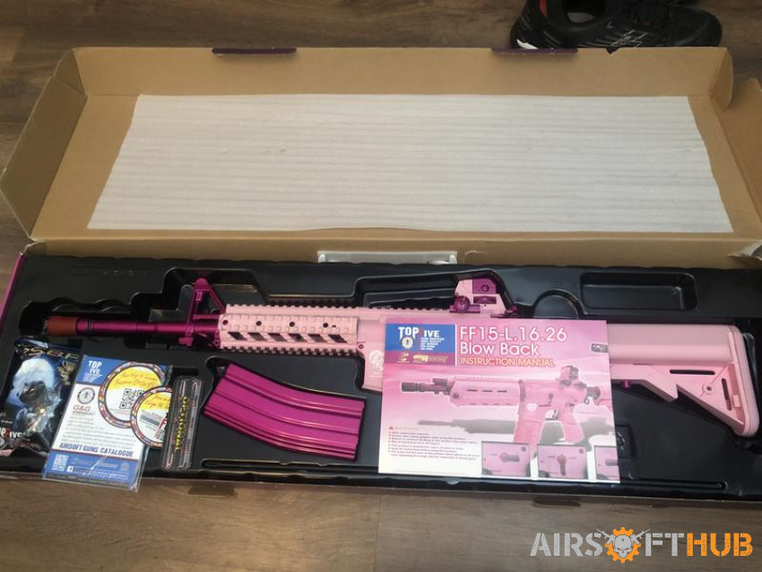 BNIB’s Pink m4 & 1911 bundle - Used airsoft equipment