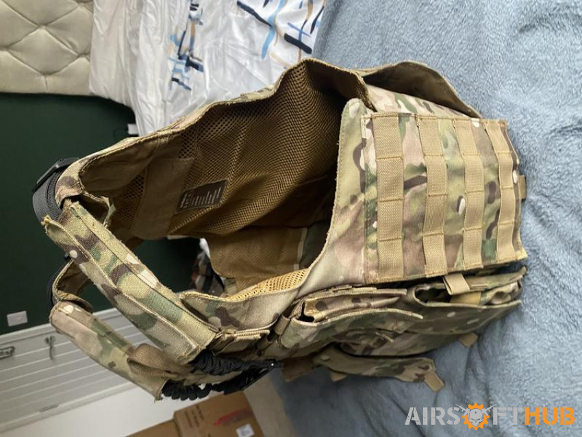 Plate carrier with pouches - Used airsoft equipment