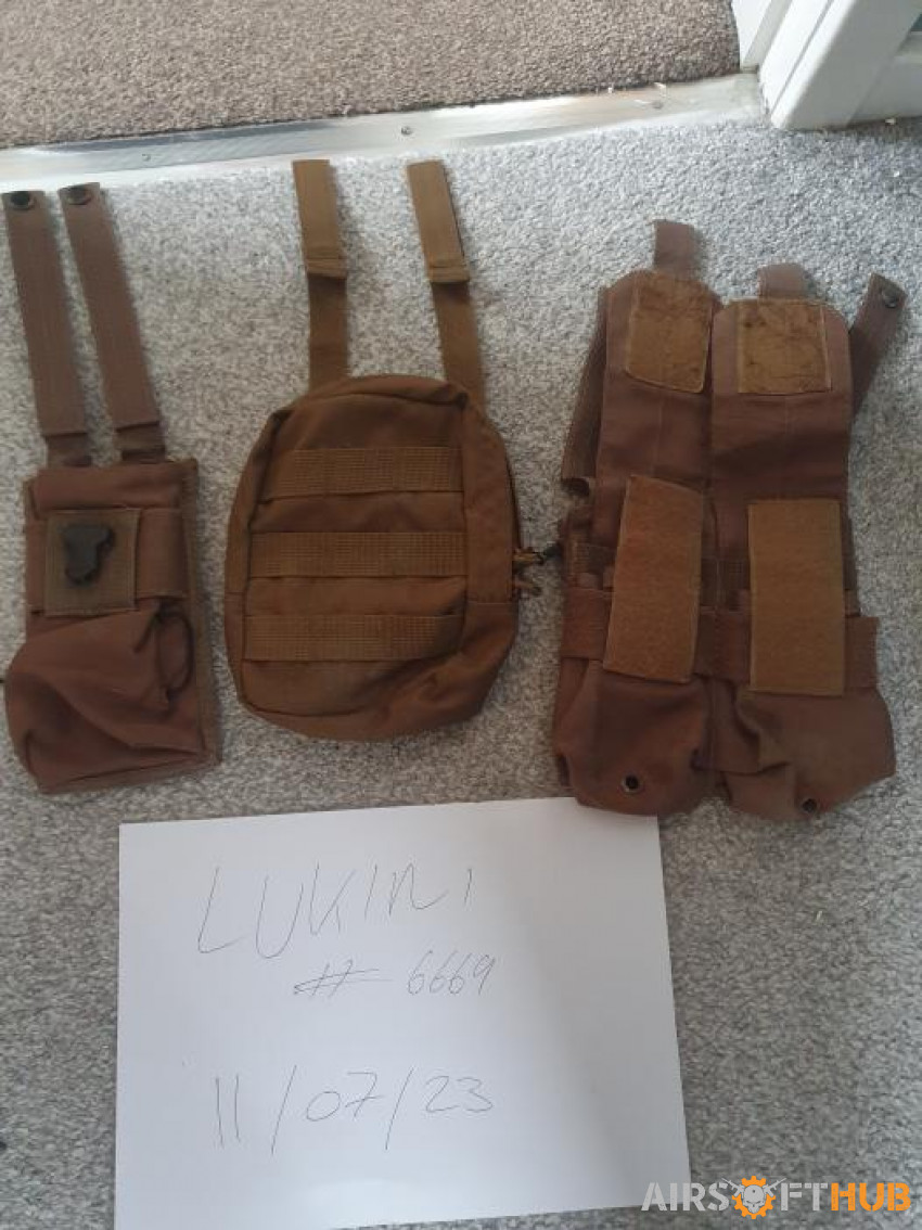 4 M4 MAG, UTILITY, RADIO POUCH - Used airsoft equipment