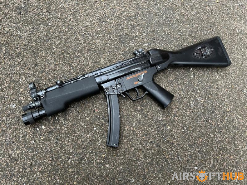 Cyma MP5 with Surefire Torch - Used airsoft equipment