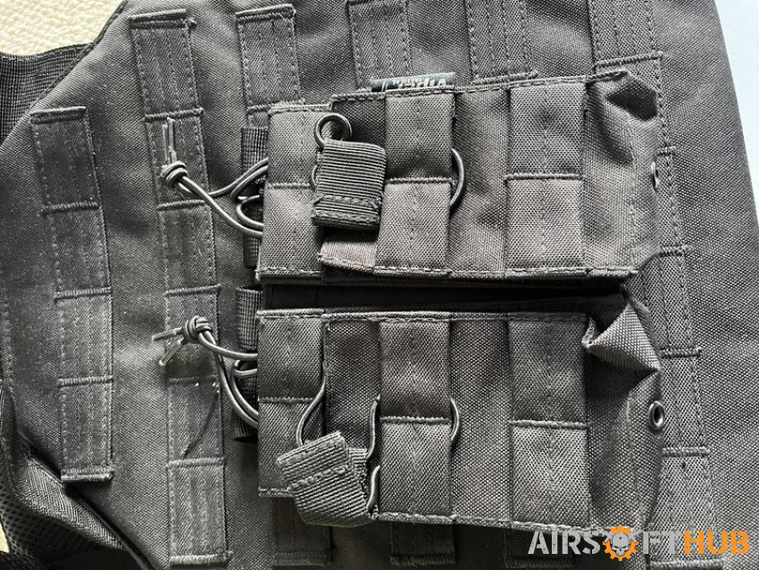 2x plate carriers - Used airsoft equipment