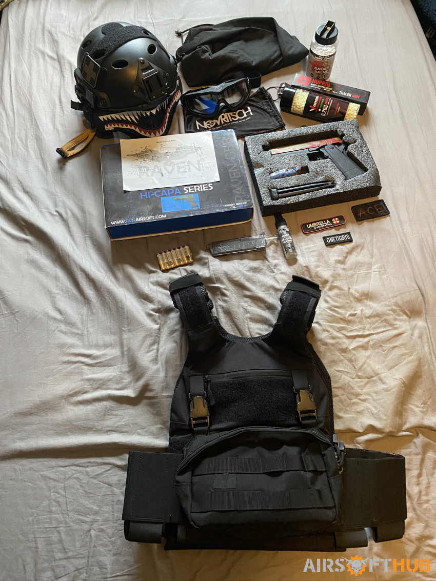 Two Tone Gun and Kit Bundle - Used airsoft equipment