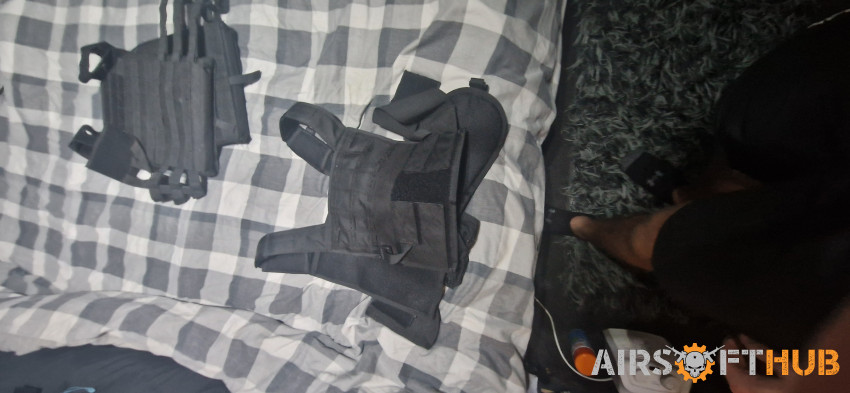 Vests pouches and midcaps - Used airsoft equipment