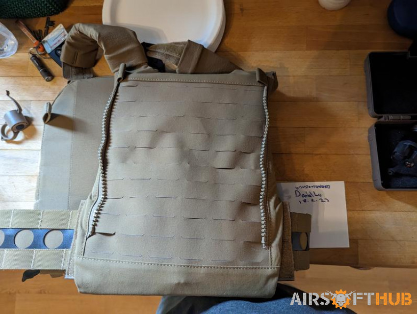 Plate carrier, torch, holosigh - Used airsoft equipment