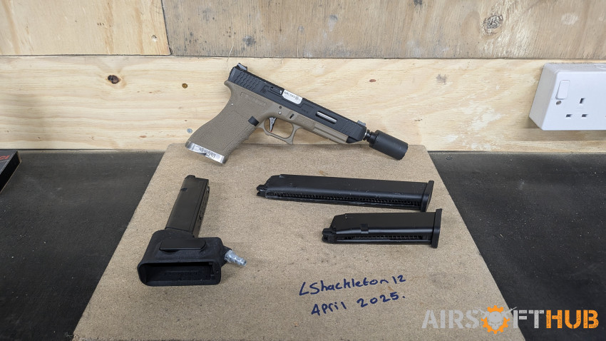 WE Glock 34 with extras - Used airsoft equipment