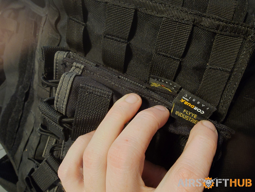 Condor vest with m4 pouches - Used airsoft equipment