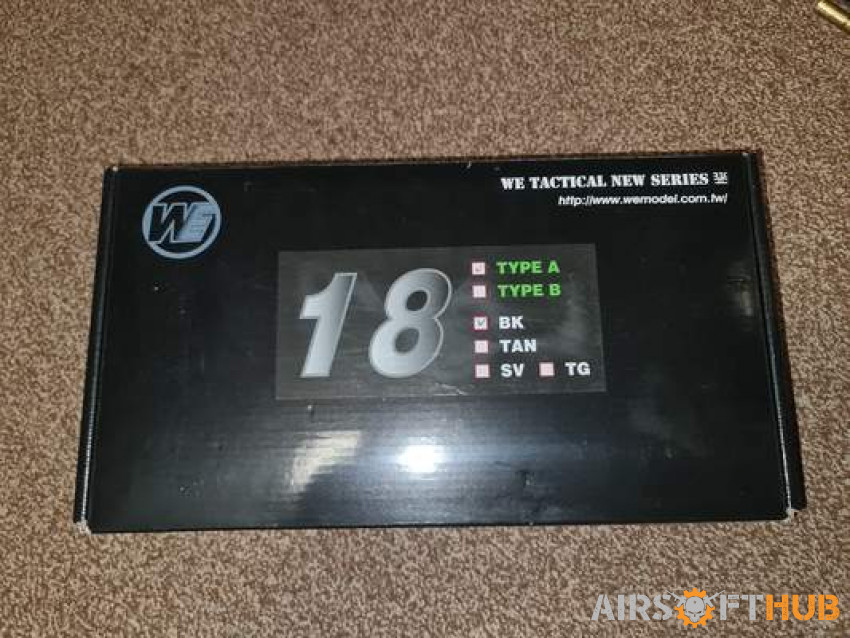 NEW WE g18c with one mag and b - Used airsoft equipment
