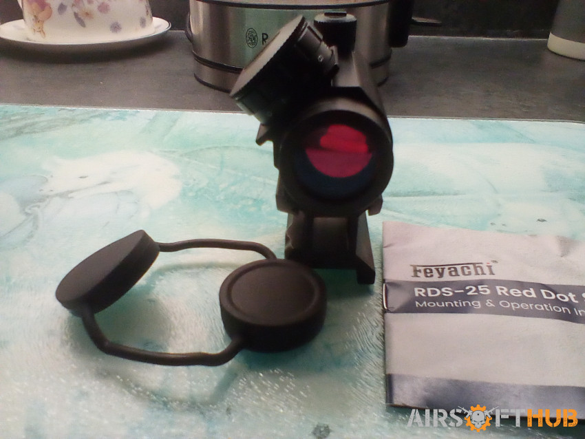 Feyachi RDS-25 Red Dot Sight - Used airsoft equipment