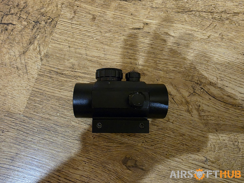 1x32 Generic Red Dot Sight - Used airsoft equipment