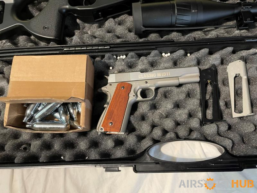 Classic m1911 pistol with co2 - Used airsoft equipment