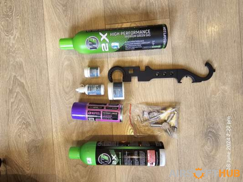 Tac bag full of items - Used airsoft equipment