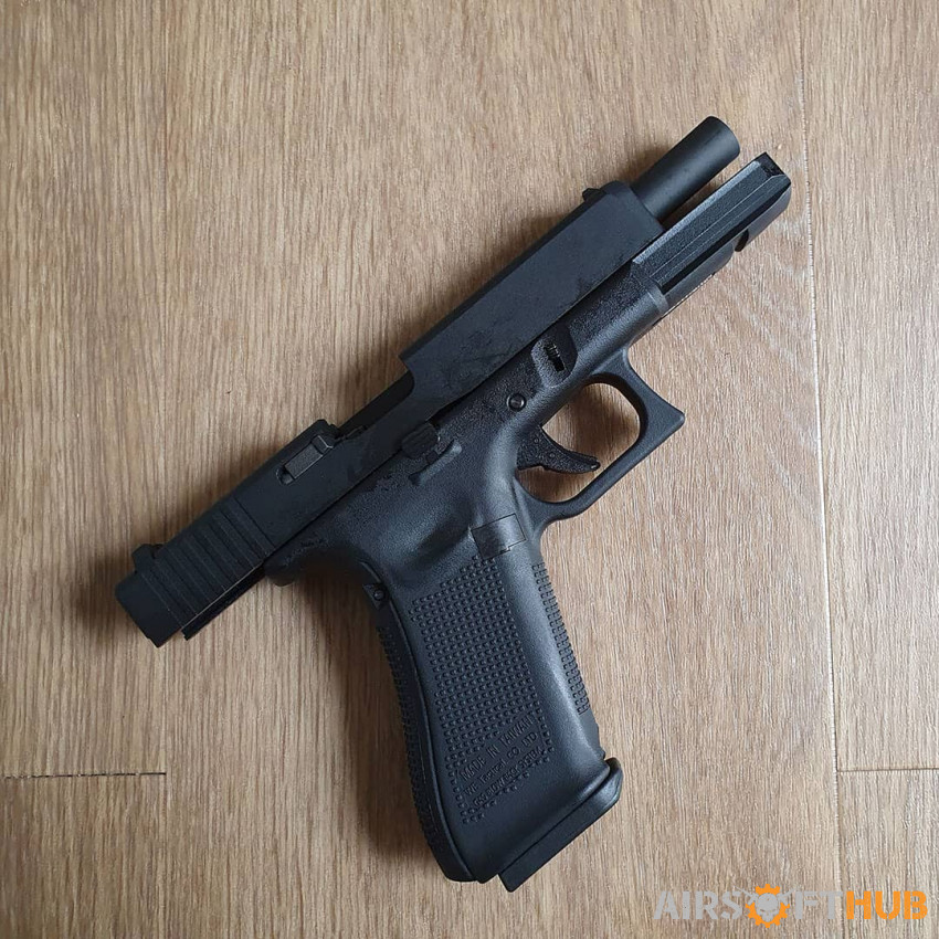 WE G17 GEN5 GAS AIRSOFT PISTOL - Used airsoft equipment