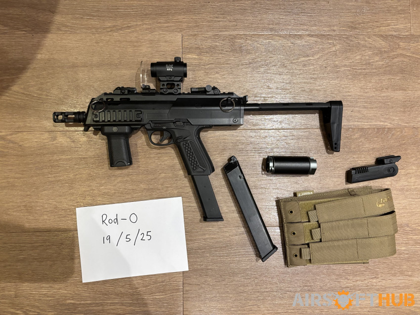 AAP-01 in AP7 SMG body kit - Used airsoft equipment