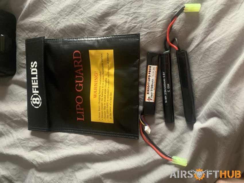Lipo battery and charging bag - Used airsoft equipment