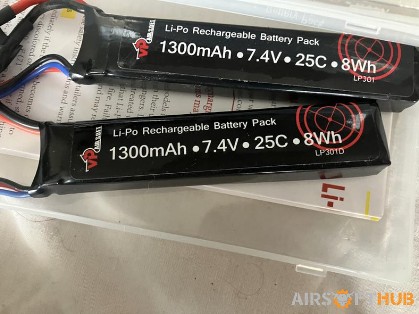 Li-Po batteries & charger - Used airsoft equipment