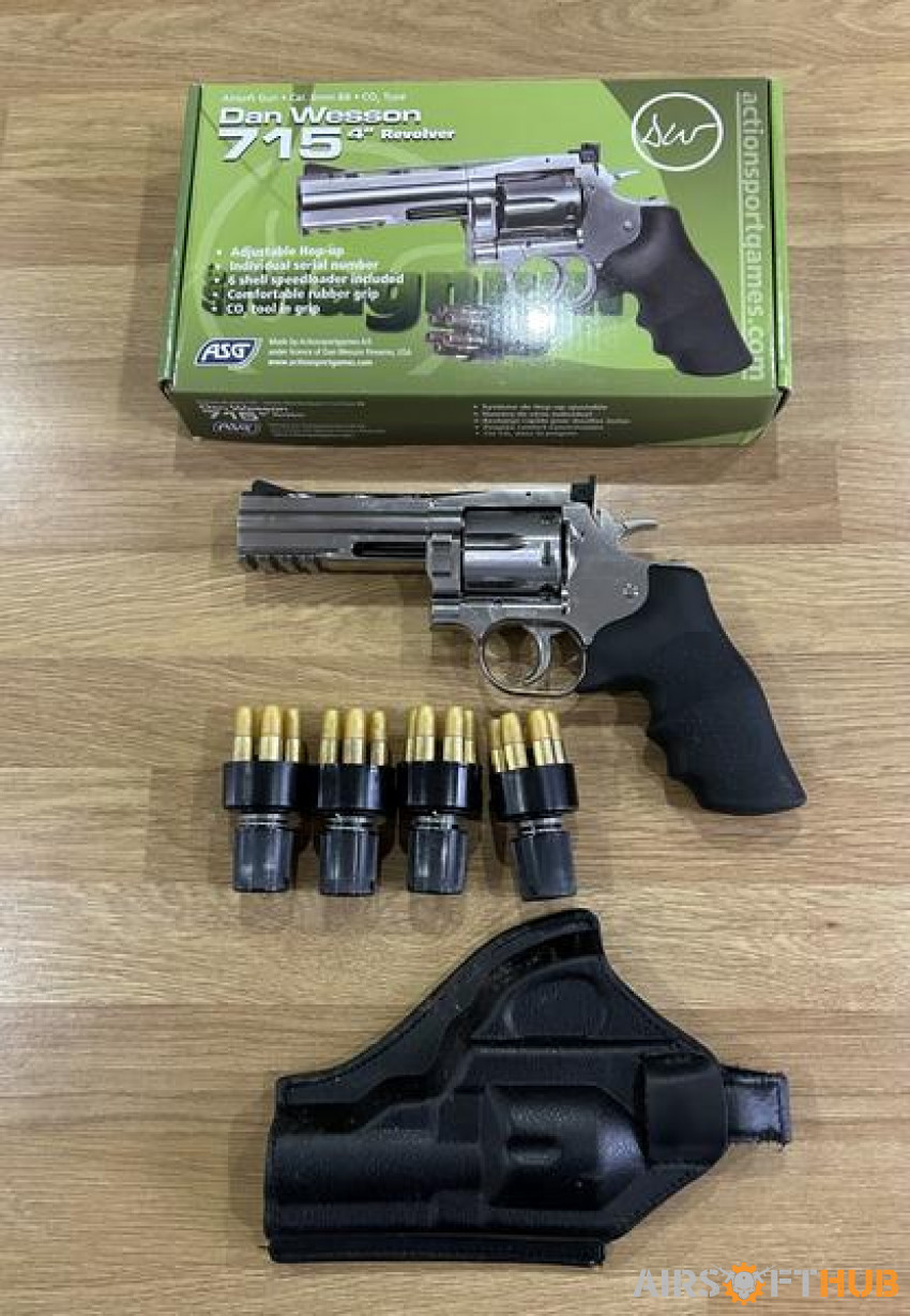 Dan Wesson 715 CO2 4” revolver - Used airsoft equipment