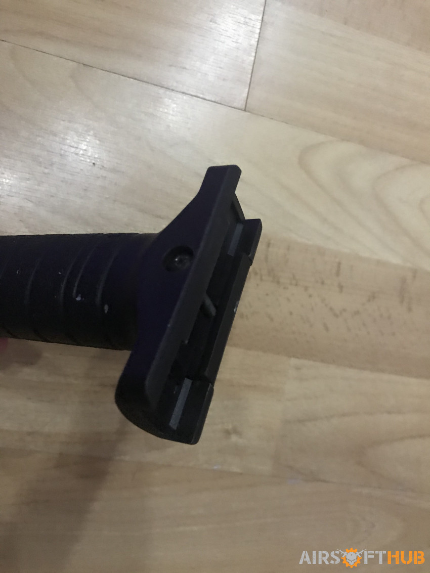 20mm RIS / RAS Foregrip Grip - Used airsoft equipment