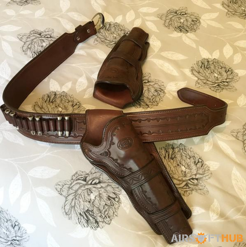Leather holsters and belt - Used airsoft equipment