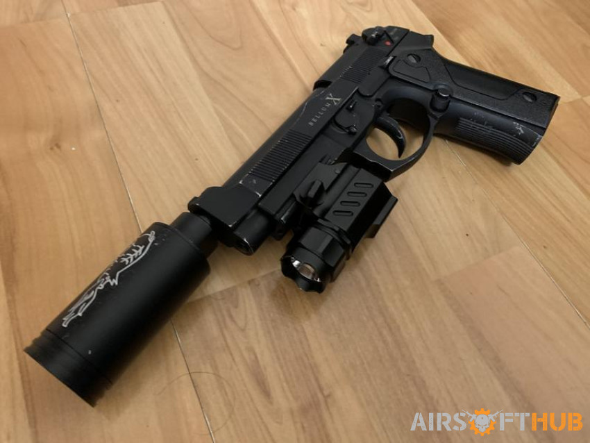 Accessories and pistol - Used airsoft equipment