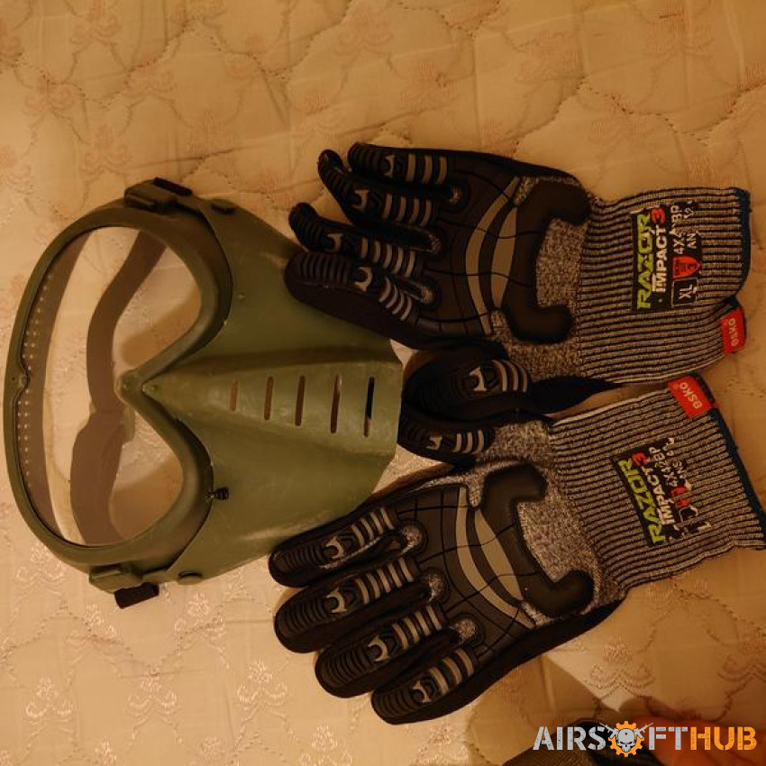 Vest, gloves and mask - Used airsoft equipment