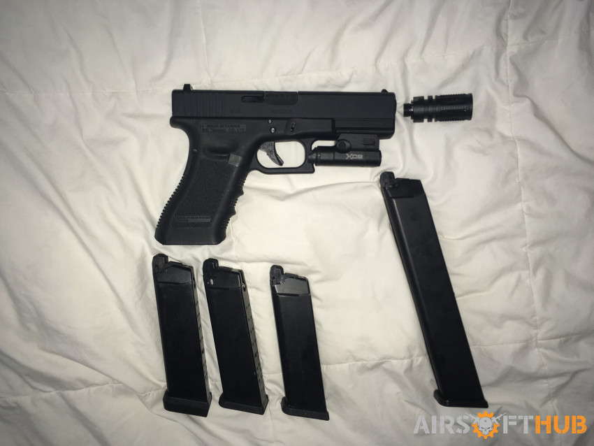 WE Glock 18C w 4 mags and xc2 - Used airsoft equipment