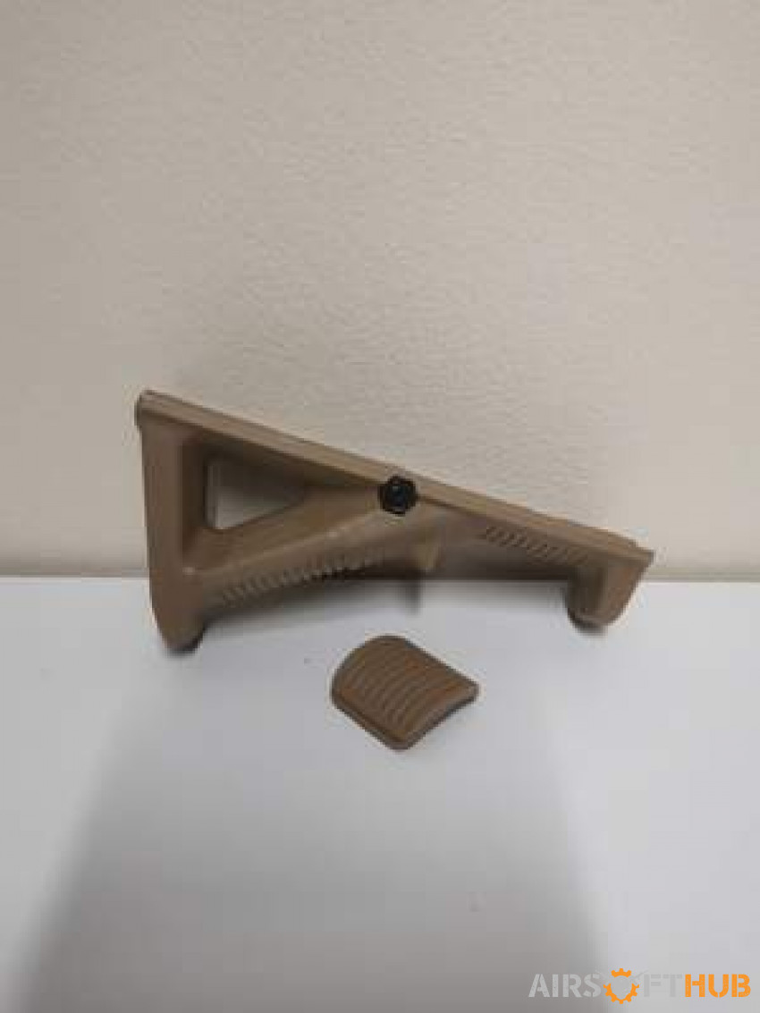 20mm RISAngled Foregrip Tan - Used airsoft equipment