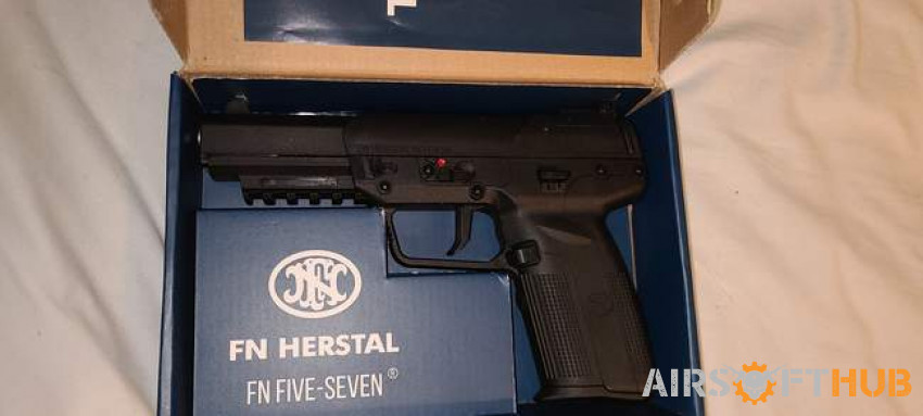 CYBERGUN FN 5-7 57 - Used airsoft equipment