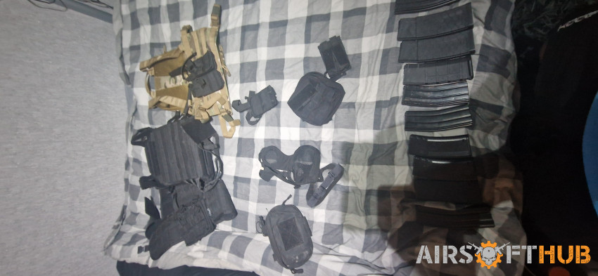 Vests pouches and midcaps - Used airsoft equipment
