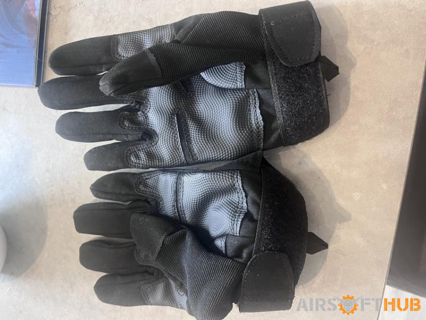 Black Tactical Gloves - Used airsoft equipment