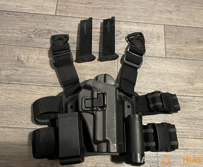 Sig P226 mags & holster - Used airsoft equipment