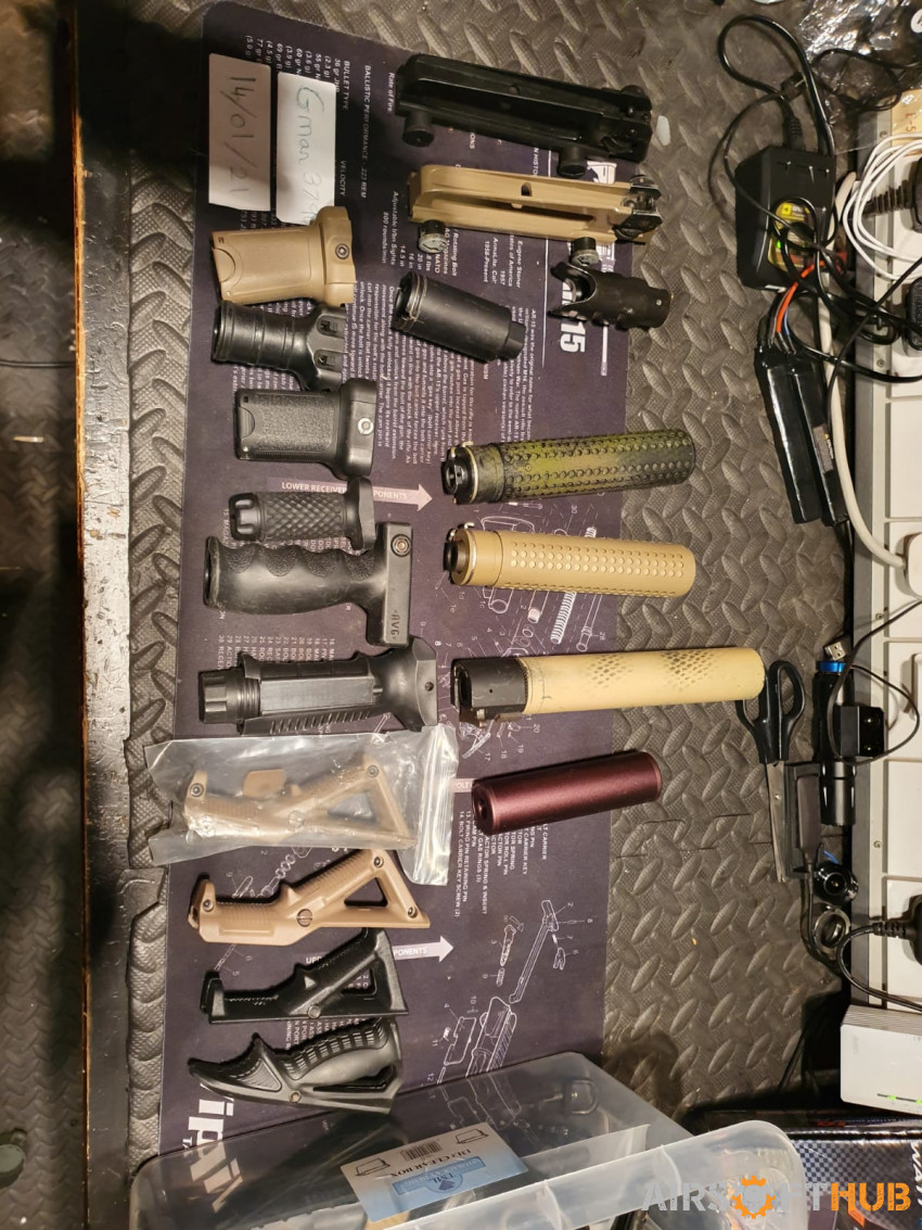 Various grips and bits - Used airsoft equipment