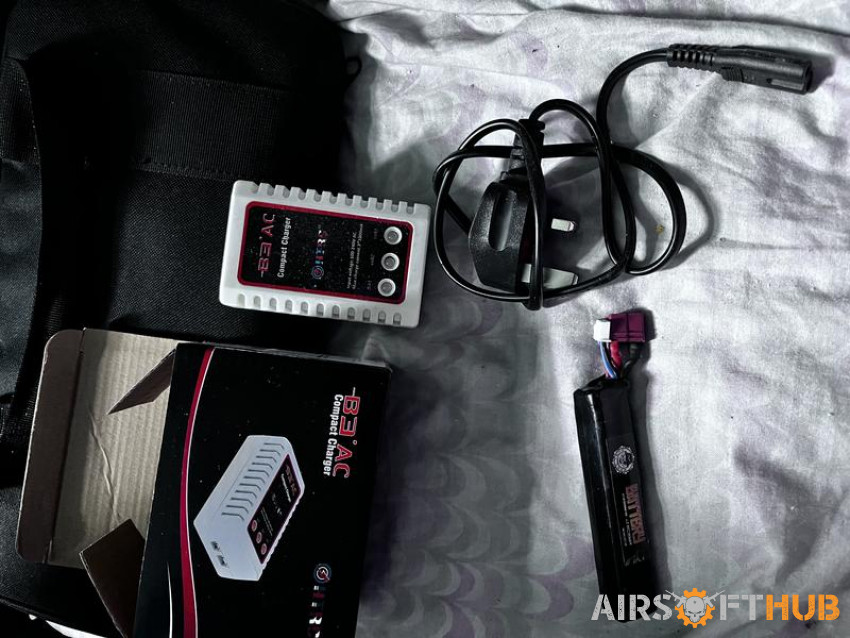 Li-Oo battery and charger - Used airsoft equipment