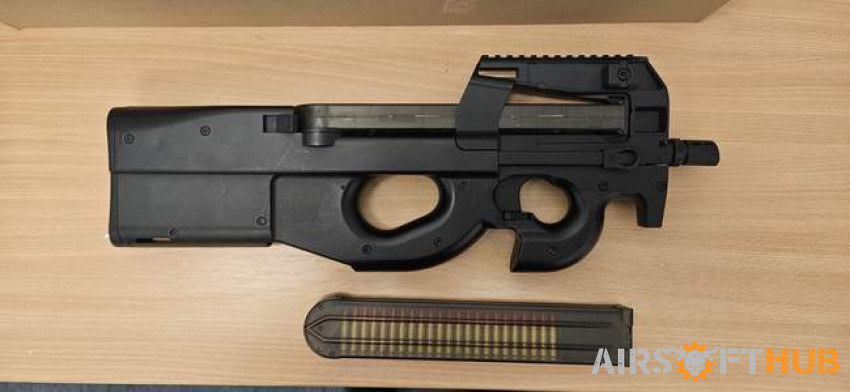 P90 + 2 Mags - Used airsoft equipment