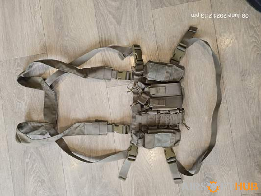 Tac bag full of items - Used airsoft equipment